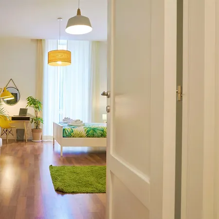 Konukevi Tree - Lungomare Napoli